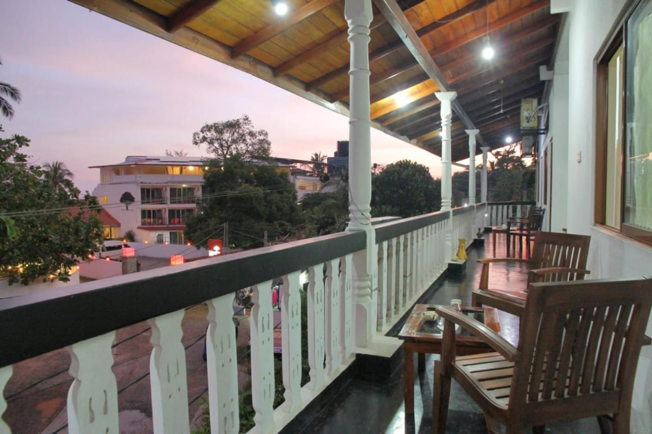 Sunny Mood Guest House Unawatuna Esterno foto
