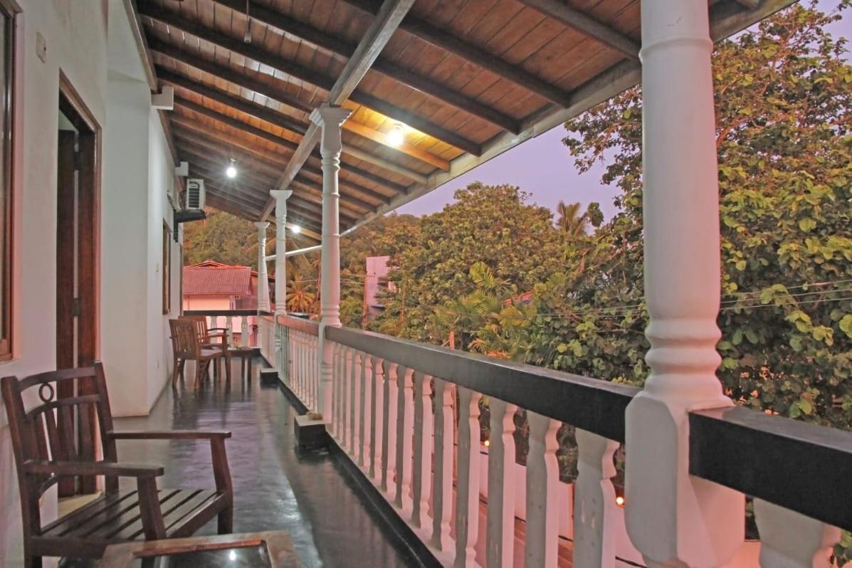 Sunny Mood Guest House Unawatuna Esterno foto