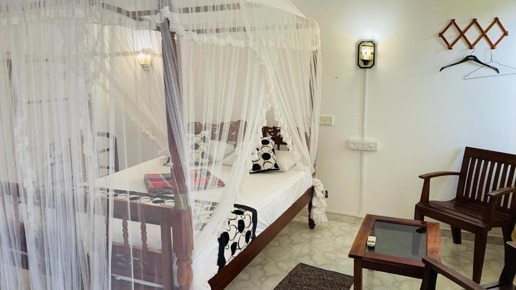 Sunny Mood Guest House Unawatuna Esterno foto