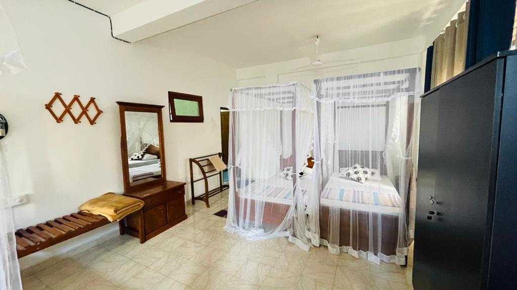 Sunny Mood Guest House Unawatuna Esterno foto