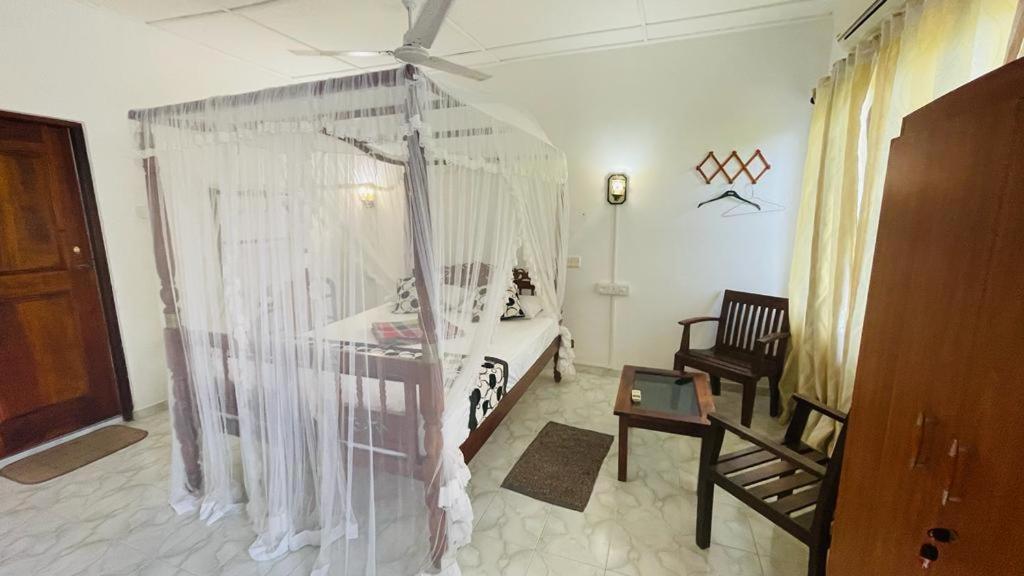 Sunny Mood Guest House Unawatuna Esterno foto