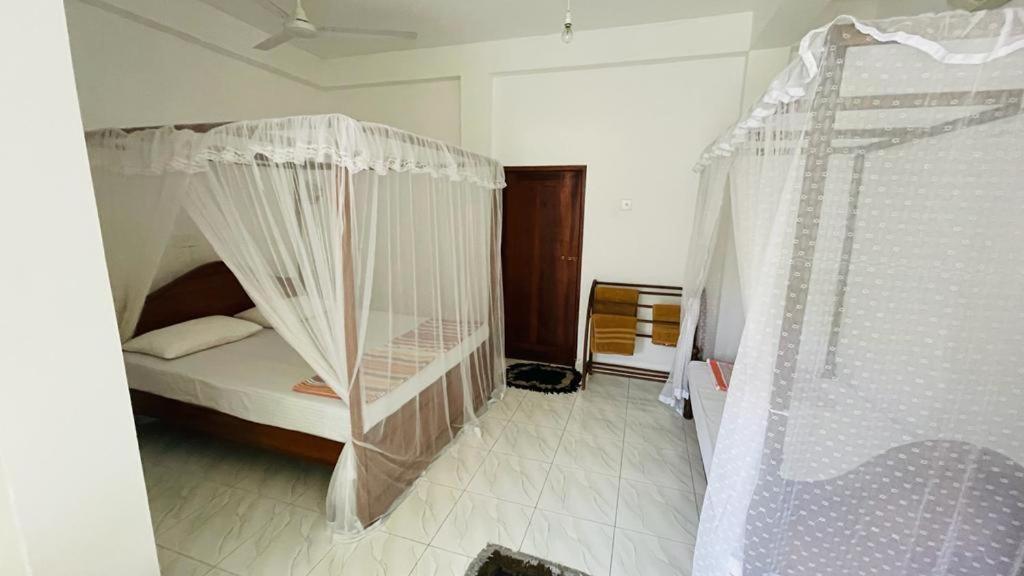 Sunny Mood Guest House Unawatuna Esterno foto